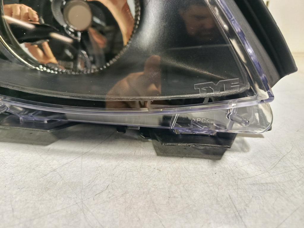 BMW E46 Facelift Headlights R+L (TYC) 63127165770 63127165782 63127165769