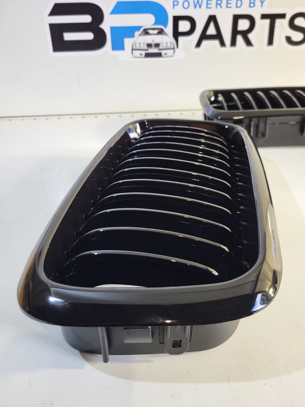 BMW E38 Facelift Grille Left and Right Set Of 2 51138231593, 51138231594