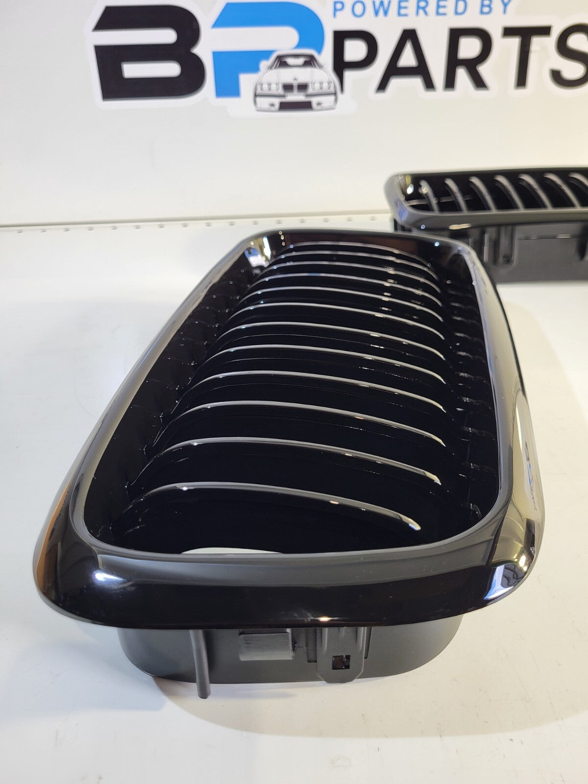 BMW E38 Facelift Grille Left and Right Set Of 2 51138231593, 51138231594