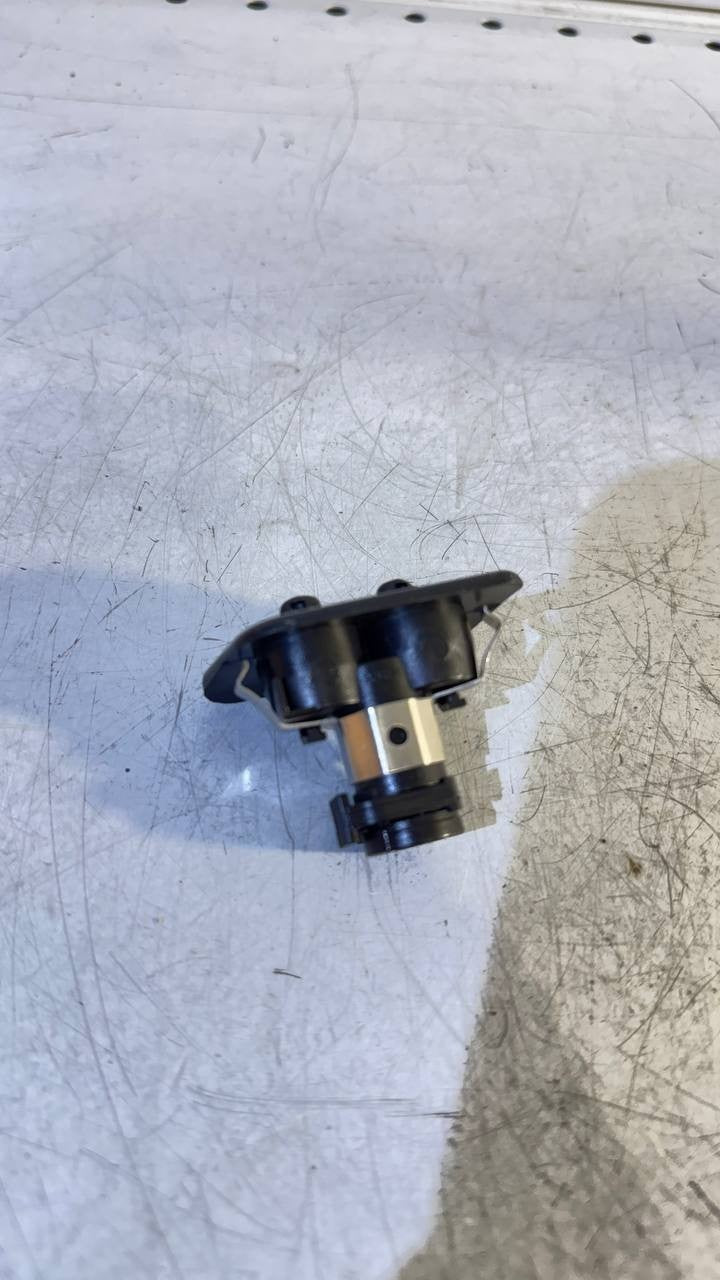 BMW E39 Spray Nozzle Right 61678360662 PBMWG024R