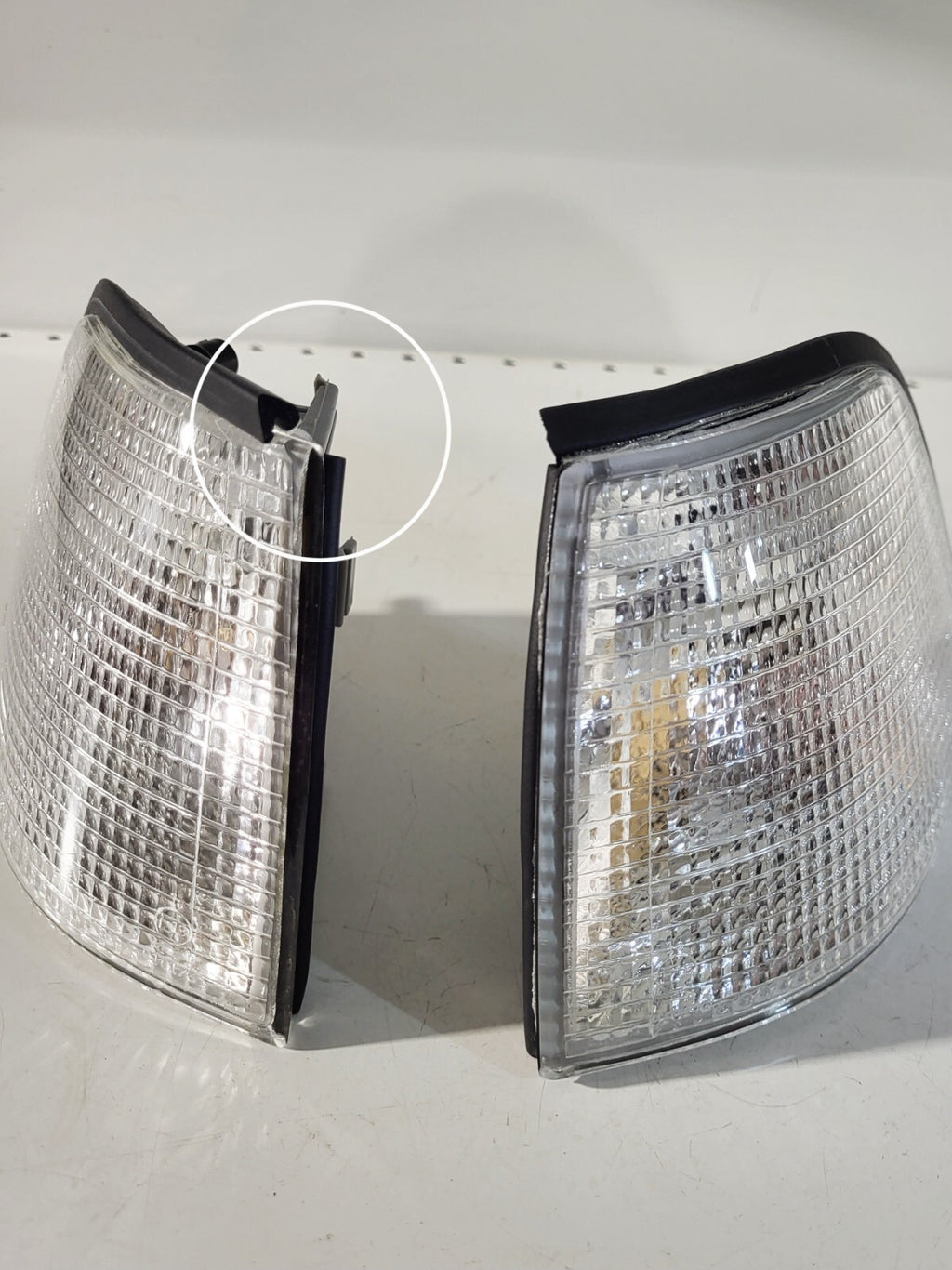 BMW E36 Front left/ right white turn indicator 82199403095 82199403096