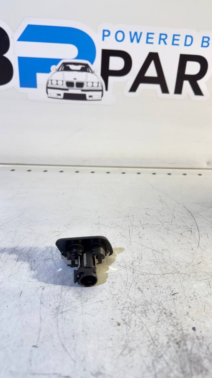BMW E39 Spray Nozzle Left 61678360661 PBMWG024L