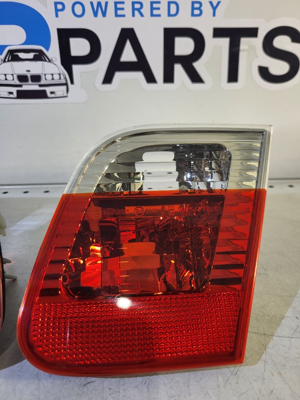 BMW E46 (01-05) Sedan Rear Light, Trunk Lid Set White 63216910537 63216910538