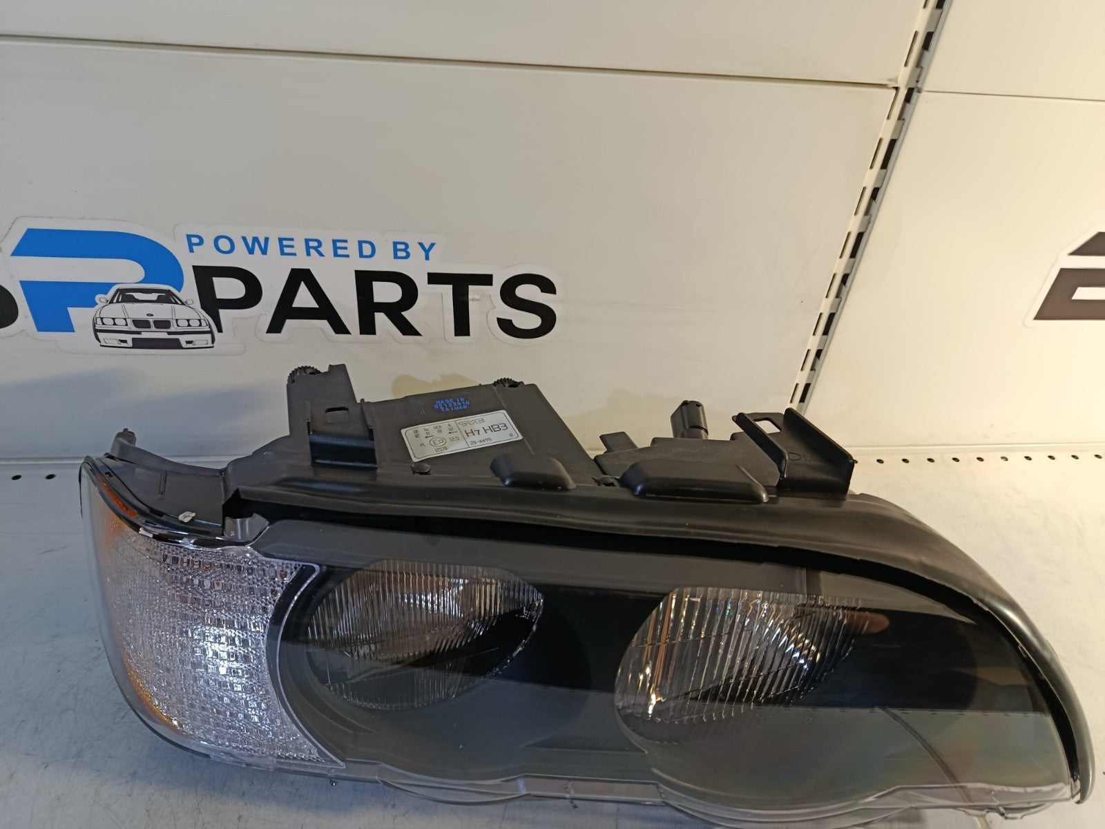 BMW X5 E53 Right Headlight, White Turn Indicator (TYC) 63126930212 ZBM1151CR