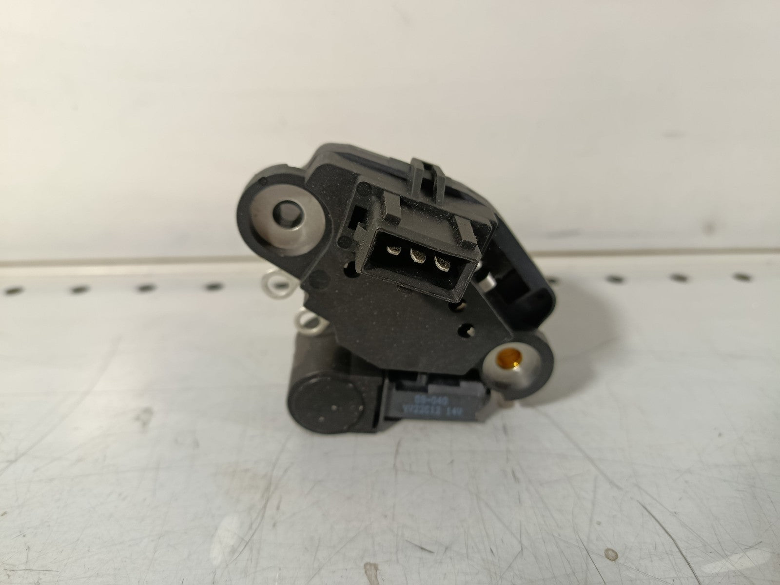 Voltage regulator ARE3045 AS-PL