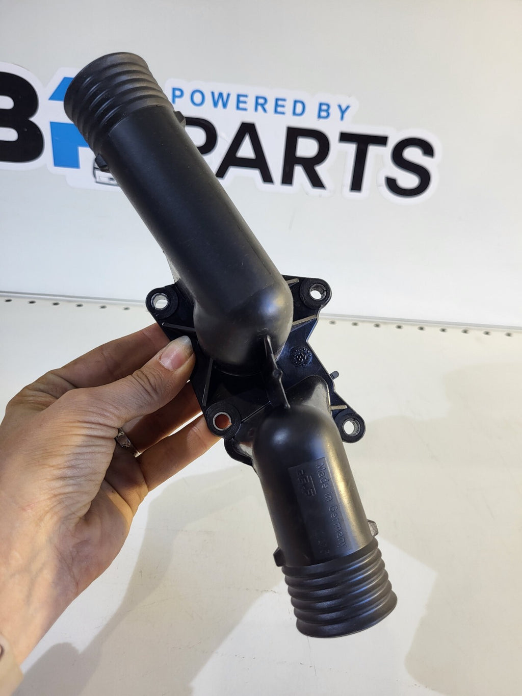 BMW E36 Thermostat housing with thermostat Mahle TI 24 95