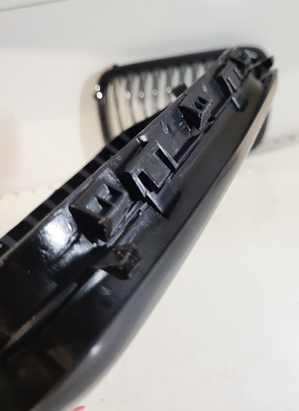 BMW E36 face-lift grille, gloss black right 51138195152 left 51138195151 not oem
