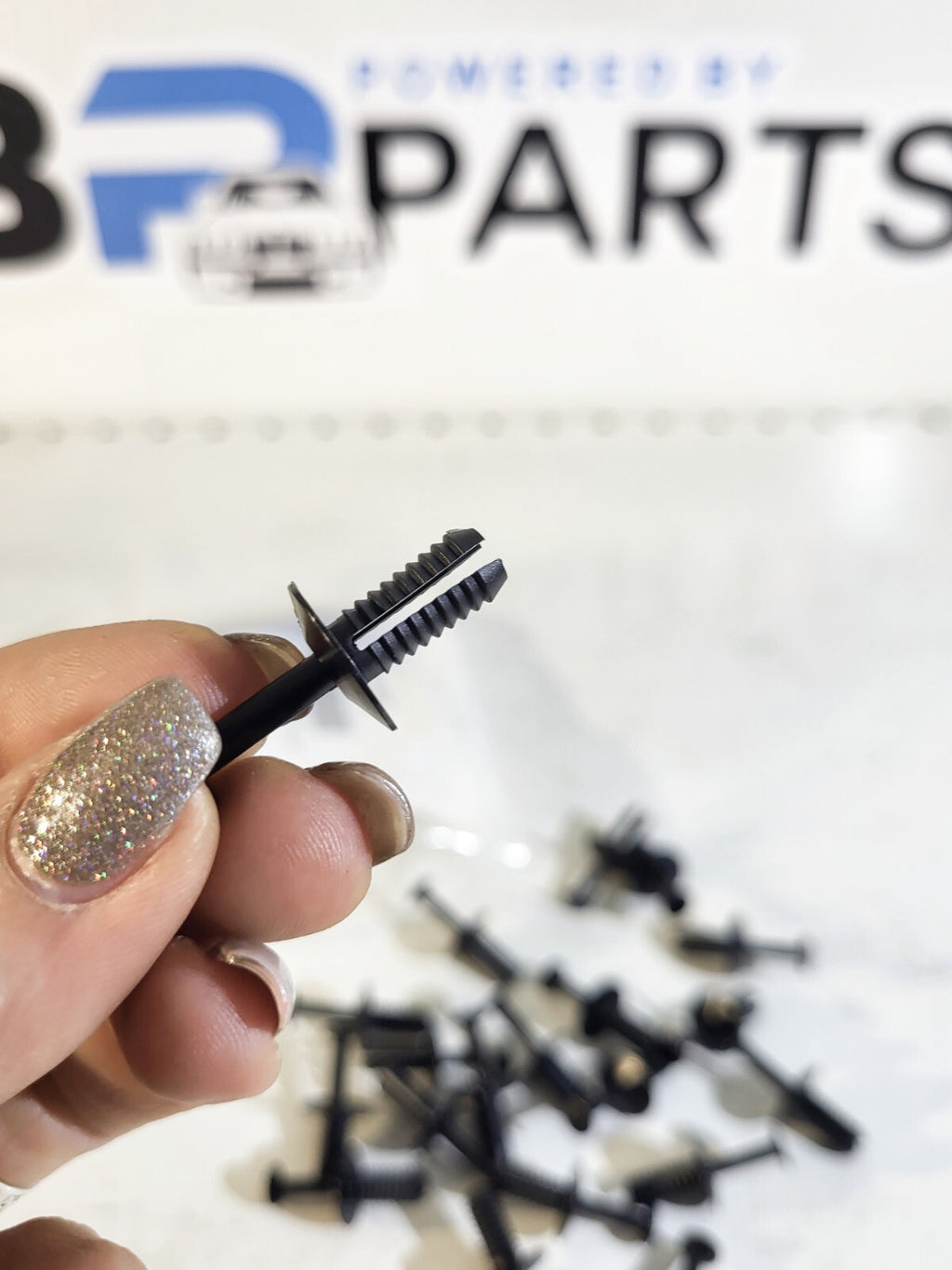 BMW Expanding rivet D = 6MM (not OEM )1psc 51111908077 V20-0731