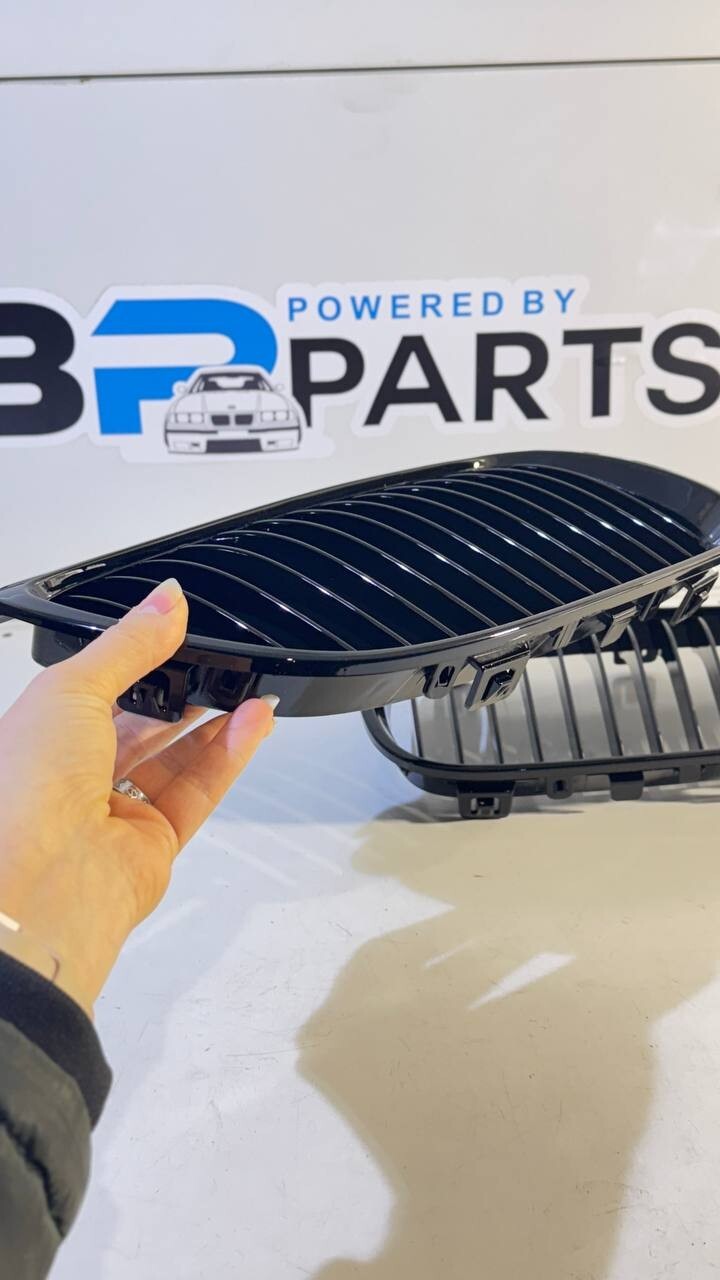 BMW E93 Kidney set Gloss BLACK left, right 51137157277 51137157278