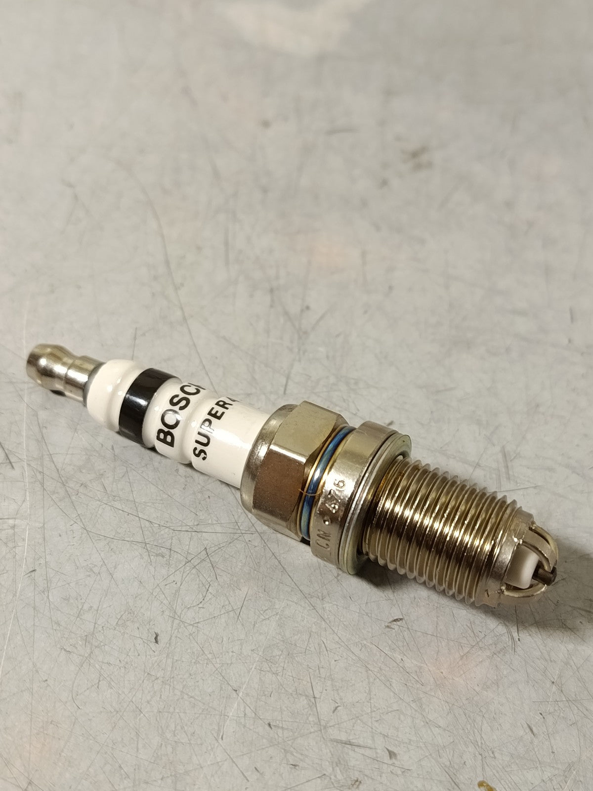 BMW e39 525i Spark plug 12120037607 BOSCH 0 242 232 501