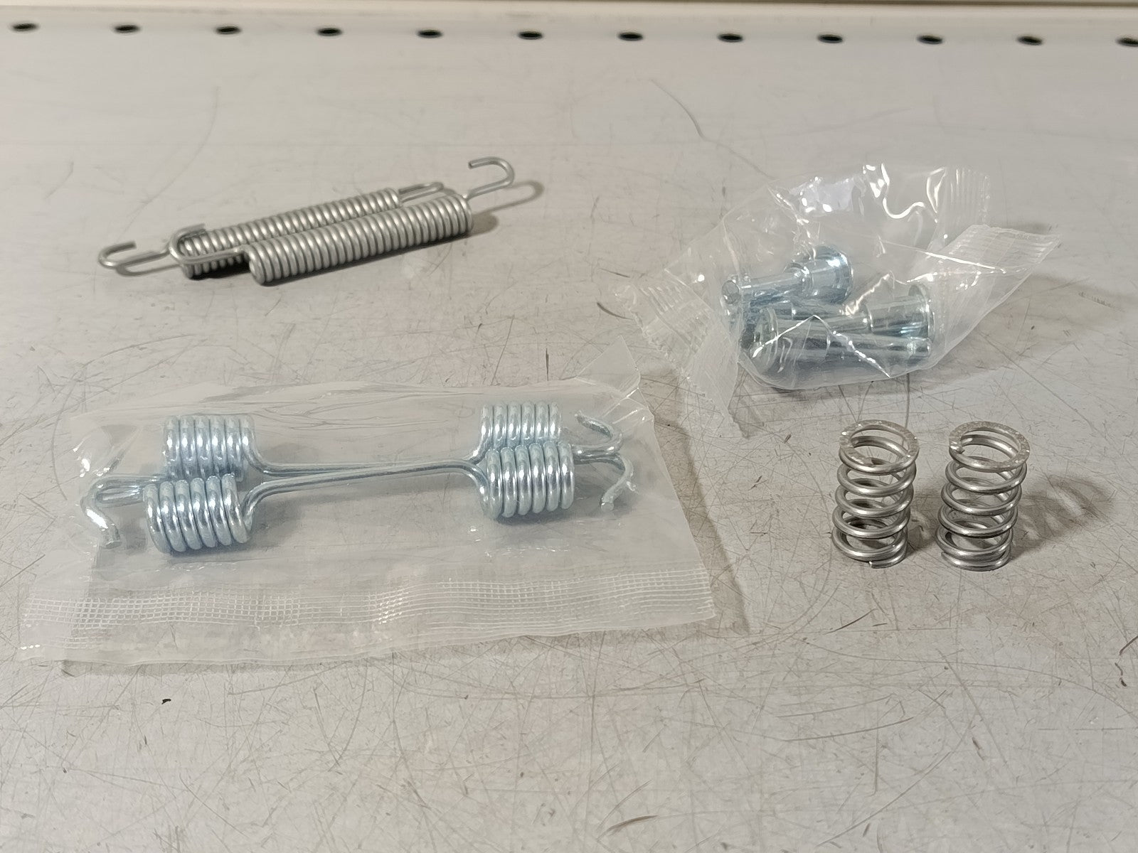 BMW e92 325i Repair kit springs 34410410823 QUICK BRAKE 105-0801