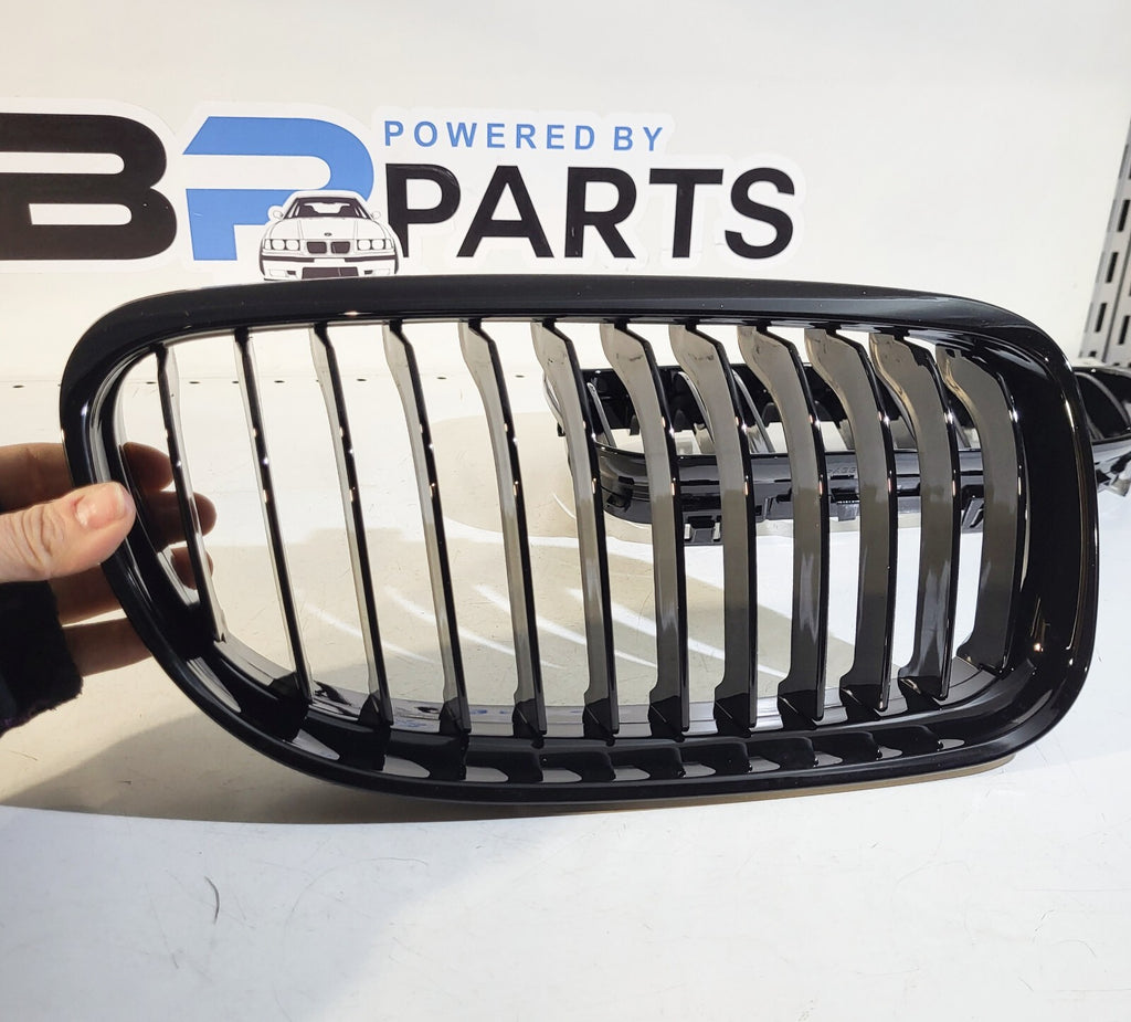BMW E90LCI E91LCI Sedan Kidney set BLACK left, right 51137201969 51137201970
