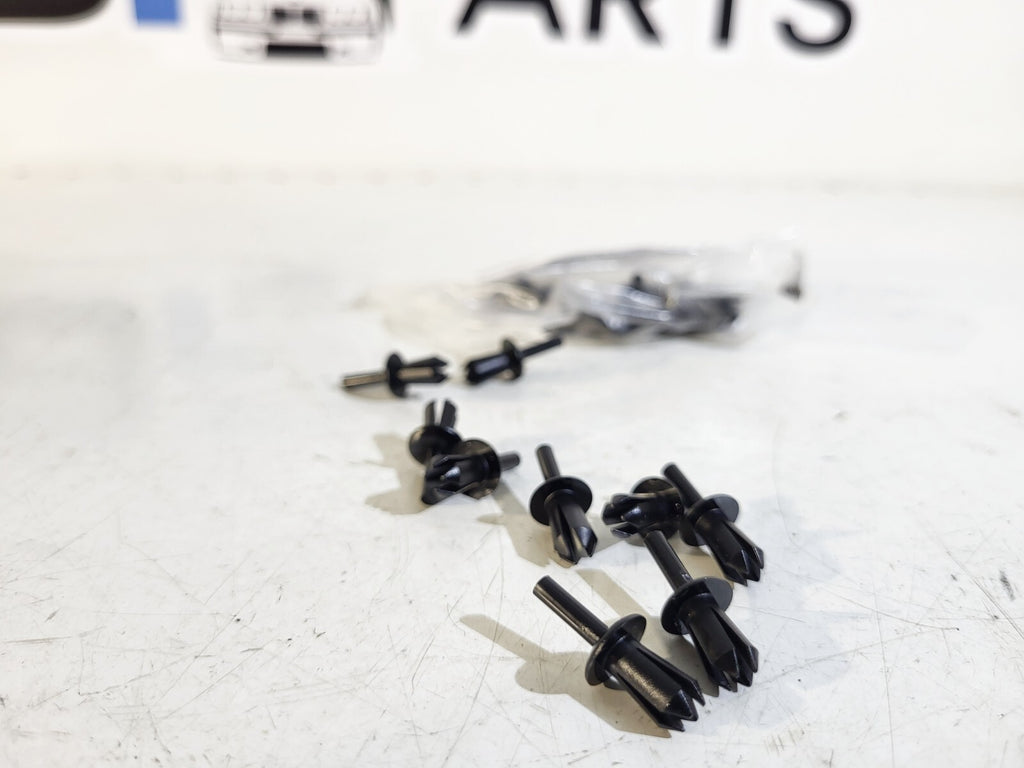 BMW E36 E46 E30 E90 E34 E39 Expanding rivet 1psc 51161881149