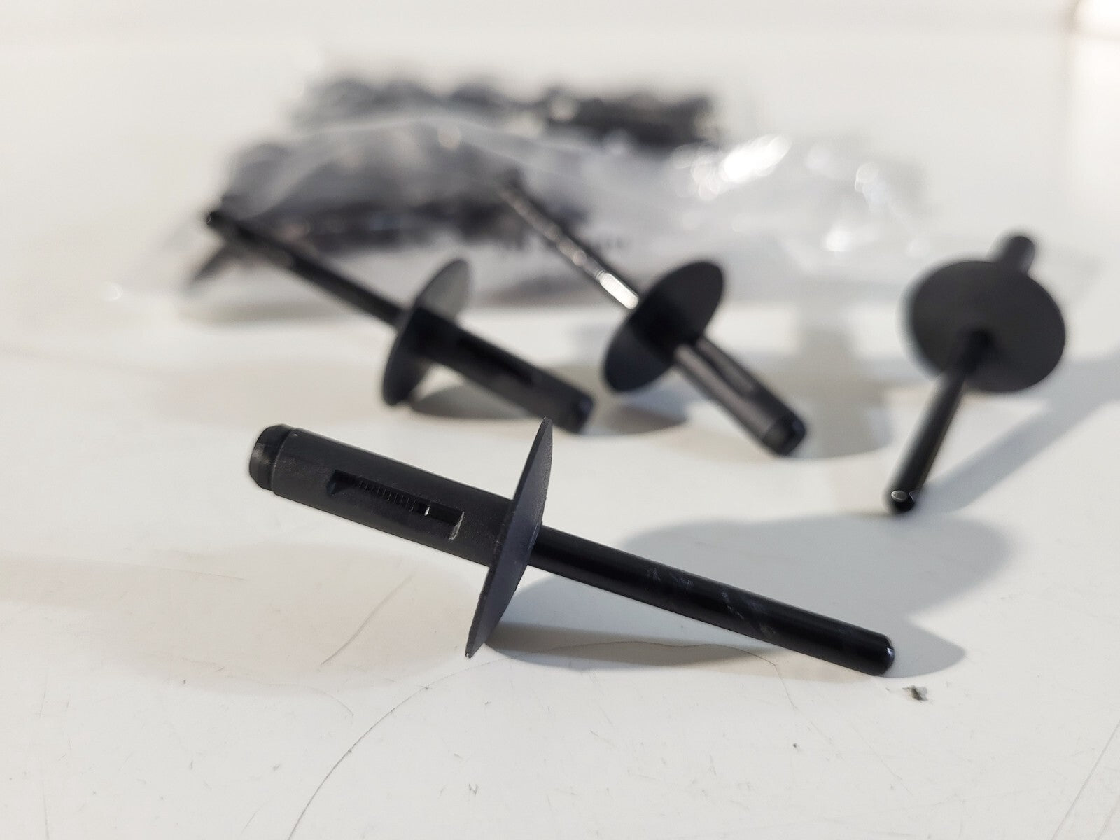 BMW Expanding rivet 51717002953 1pcs