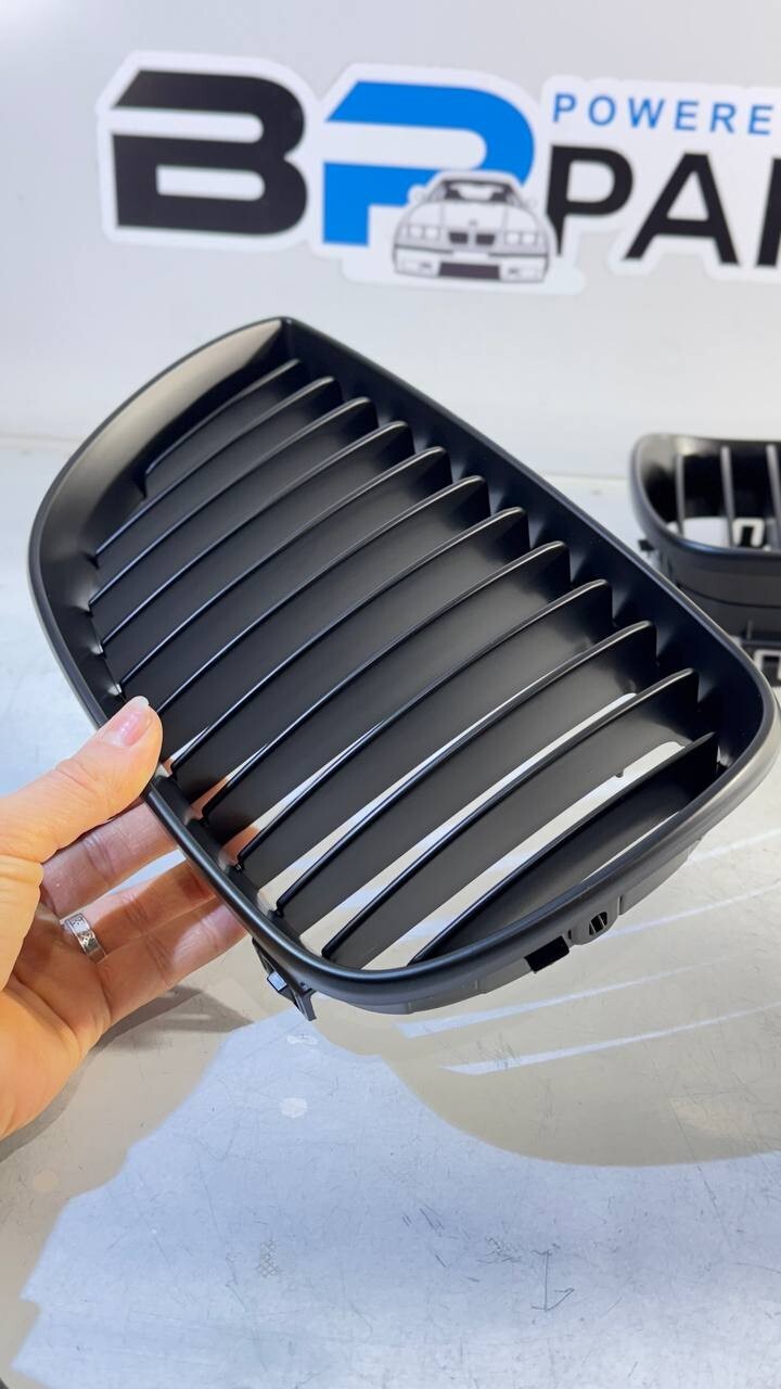 BMW E81 Kidney Set Complete Matte Black NS8187 51137127227 51137127228