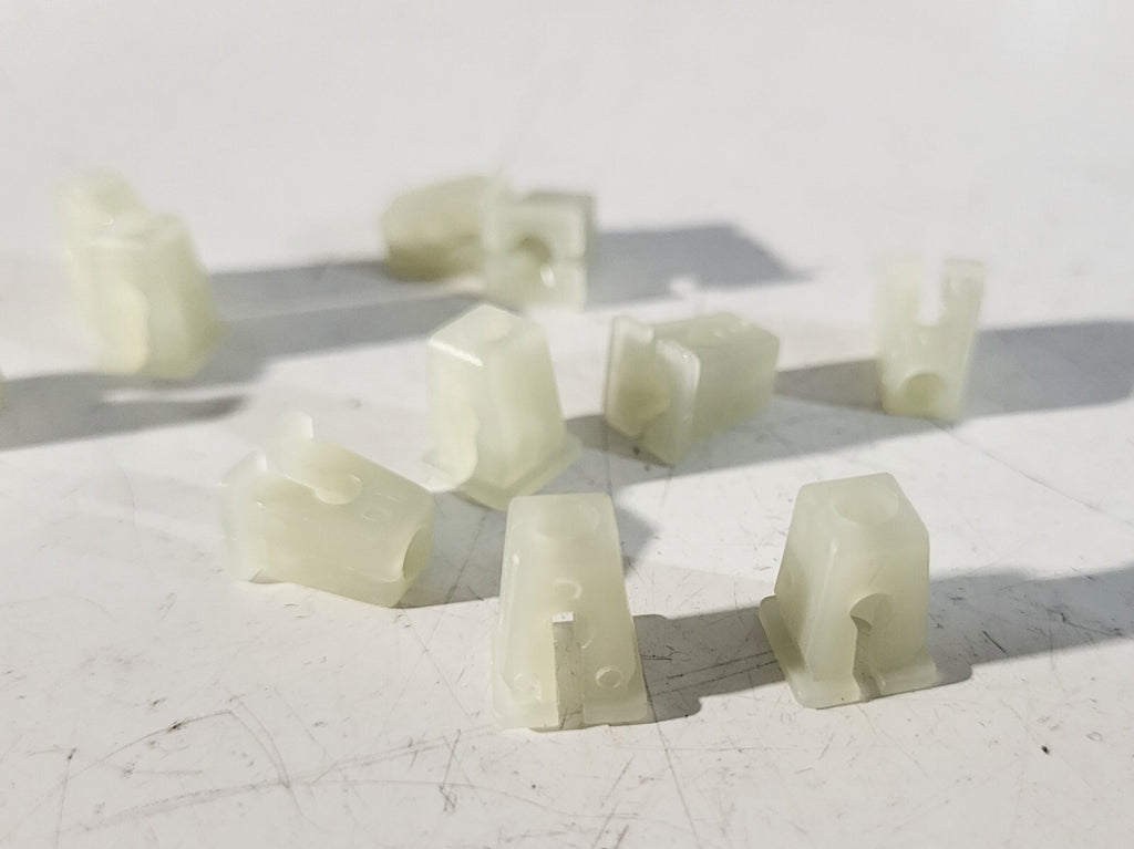 BMW E81 E87 E82 E30 E36 E46 E90 E91 Expanding nut 1psc 63121374075