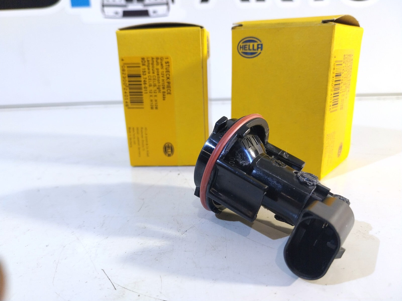 BMW Hella Bulb Socket With Bulb F Parking Light 63126904048