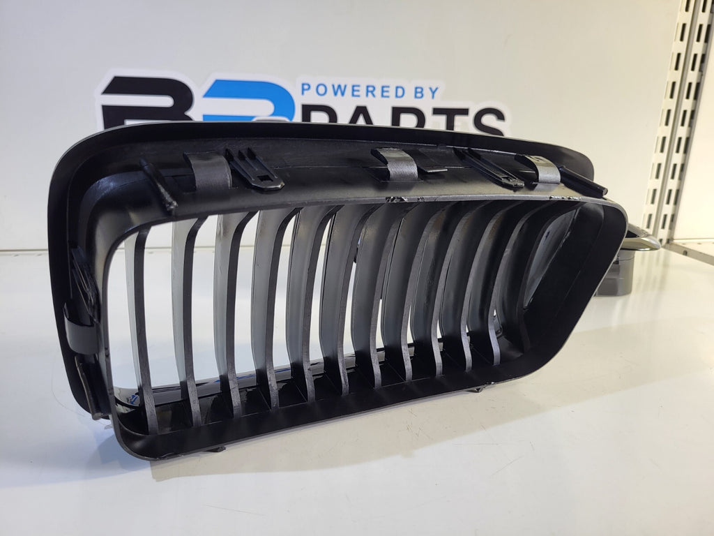 BMW E38 Facelift Grille Left and Right Set Of 2 51138231593, 51138231594