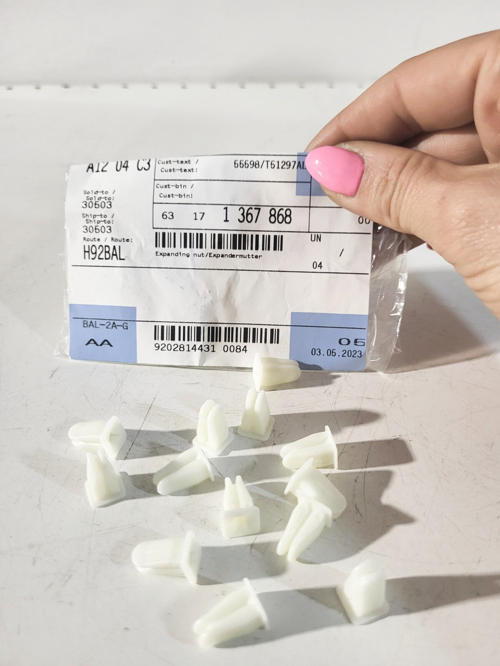 BMW E81 E87 E88 E82 E21 E30 E36 E46 E90 Expanding nut 1 psc 63171367868