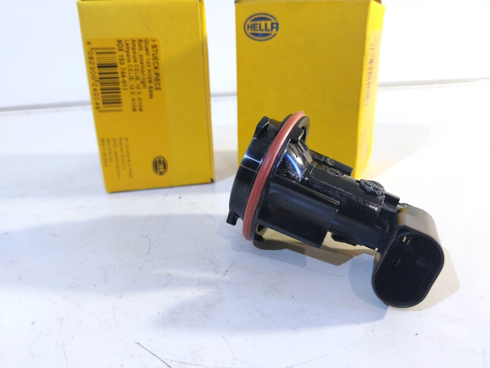 BMW Hella Bulb Socket With Bulb F Parking Light 63126904048