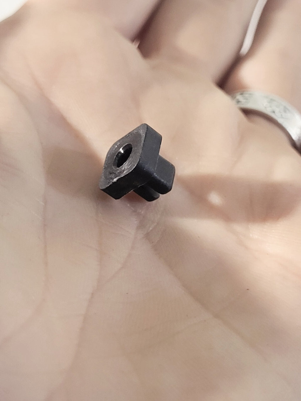 BMW E81 E87 E88 E82 E30 E36 E46 E90 E91 E92 E93 Expanding nut 1 psc 72118123852