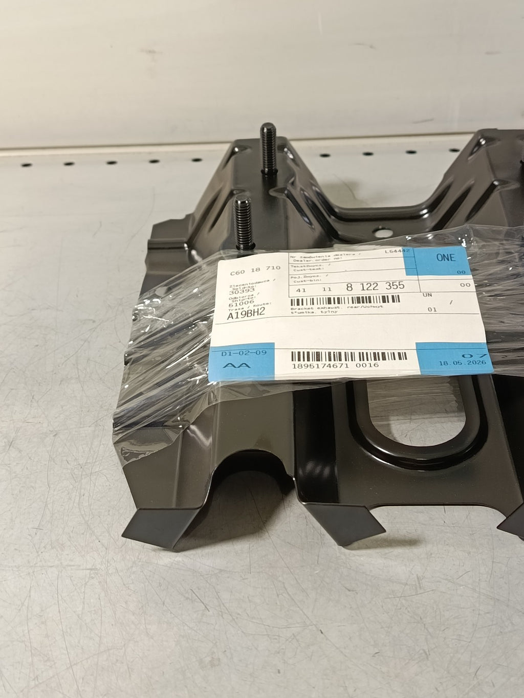 BMW e36 coupe sedan Bracket exhaust, rear 41118122355