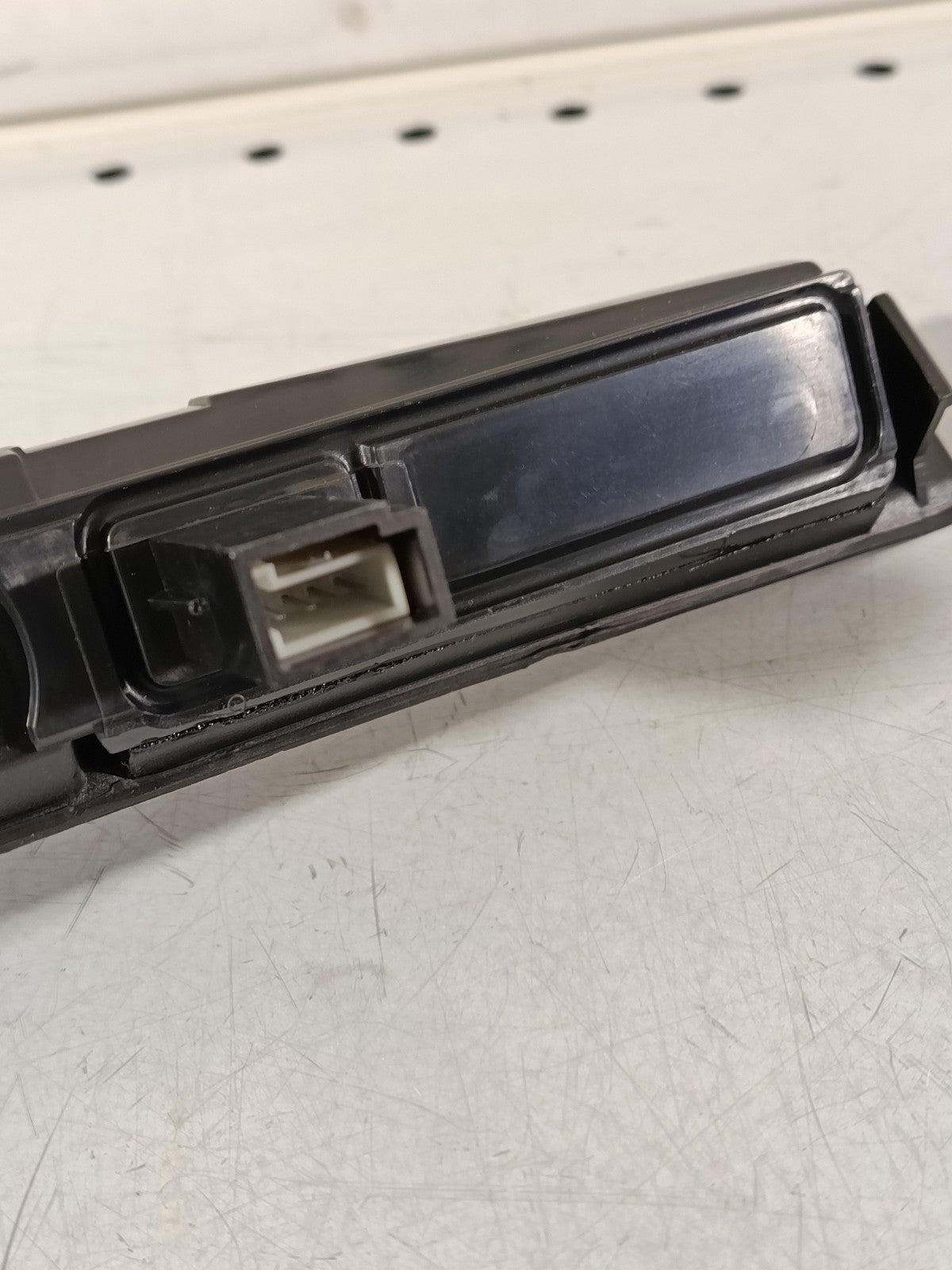 BMW e83 Trunk lid grip with key button 51133403611