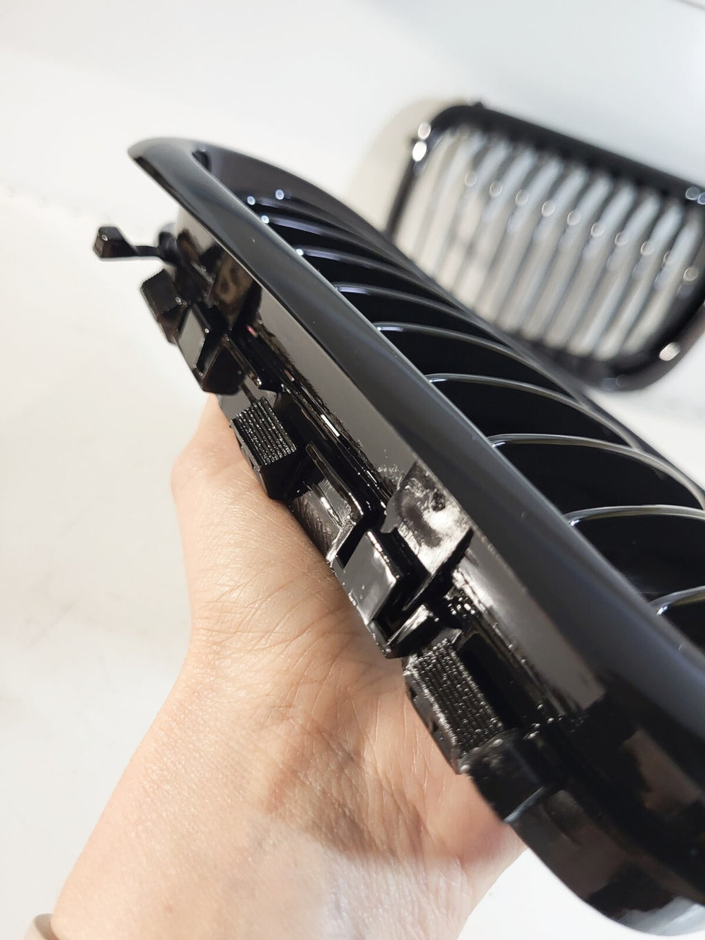 BMW E36 face-lift grille, gloss black right 51138195152 left 51138195151 not oem