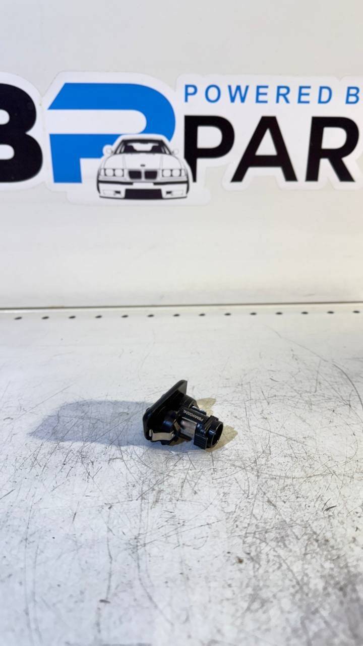 BMW E39 Spray Nozzle Left 61678360661 PBMWG024L