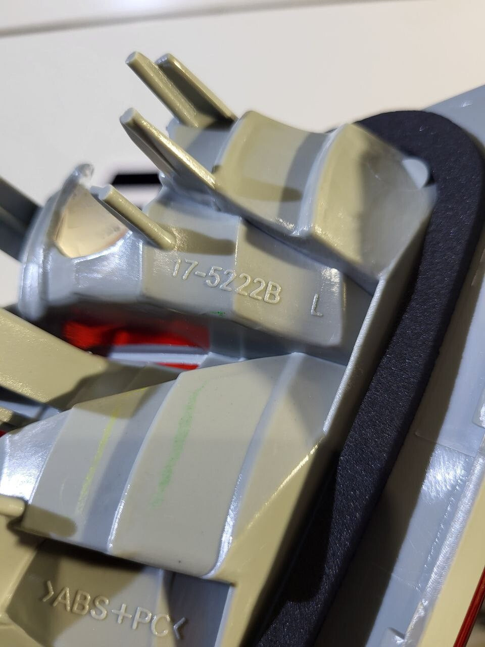 BMW E46 (01-05) Sedan Rear Light, Trunk Lid Set White 63216910537 63216910538