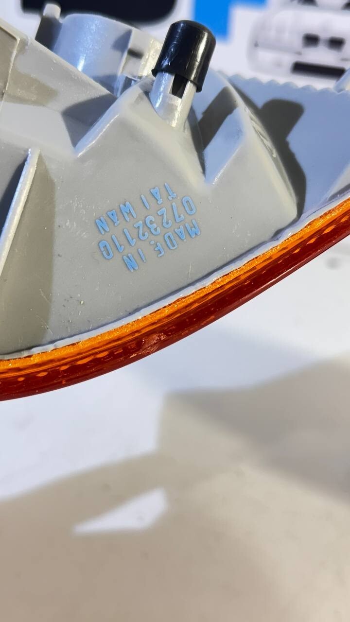 BMW E36 Right/ Left turn indicator 63138353278 63138353279