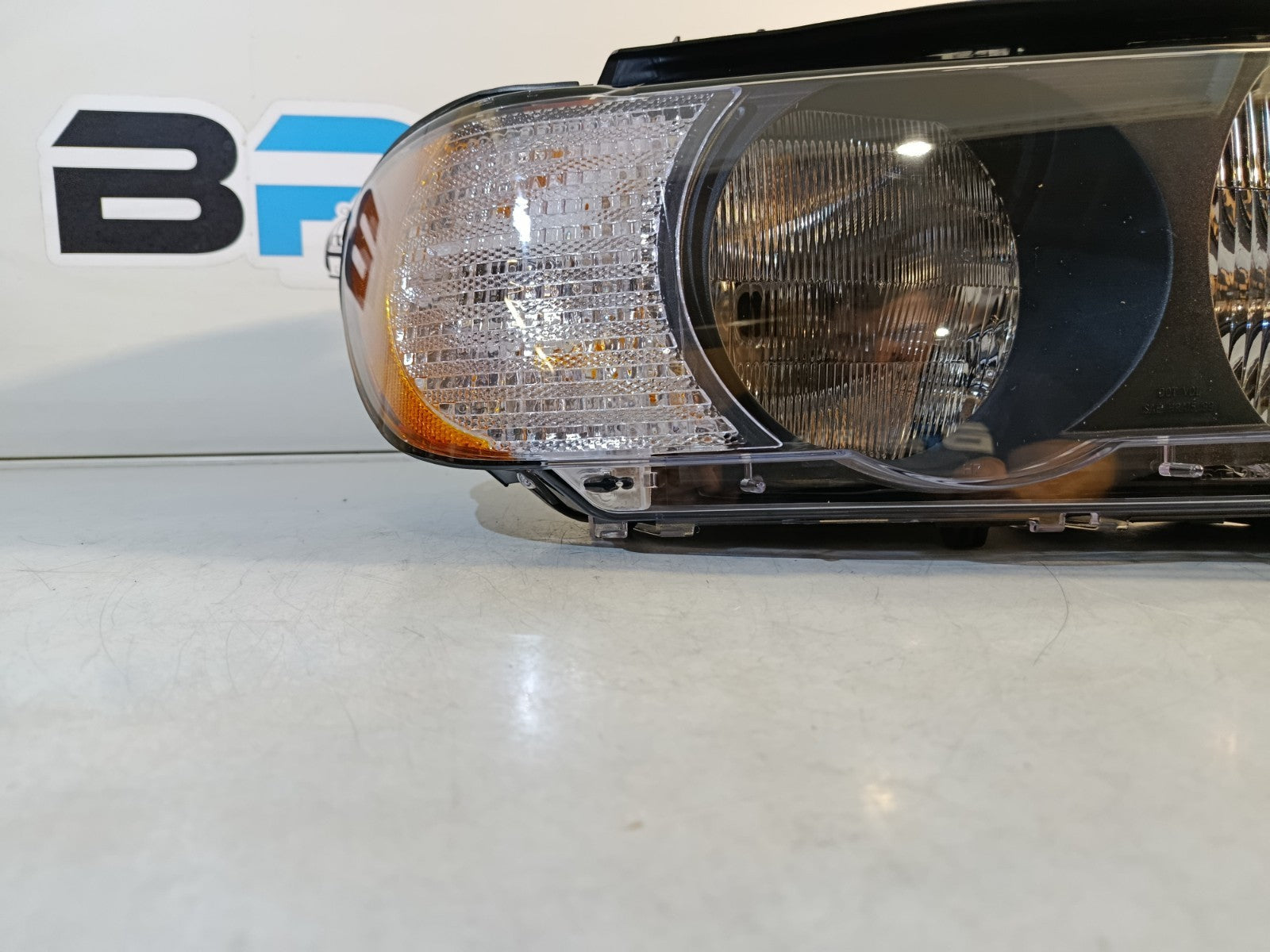 BMW X5 E53 Right Headlight, White Turn Indicator (TYC) 63126930212 ZBM1151CR