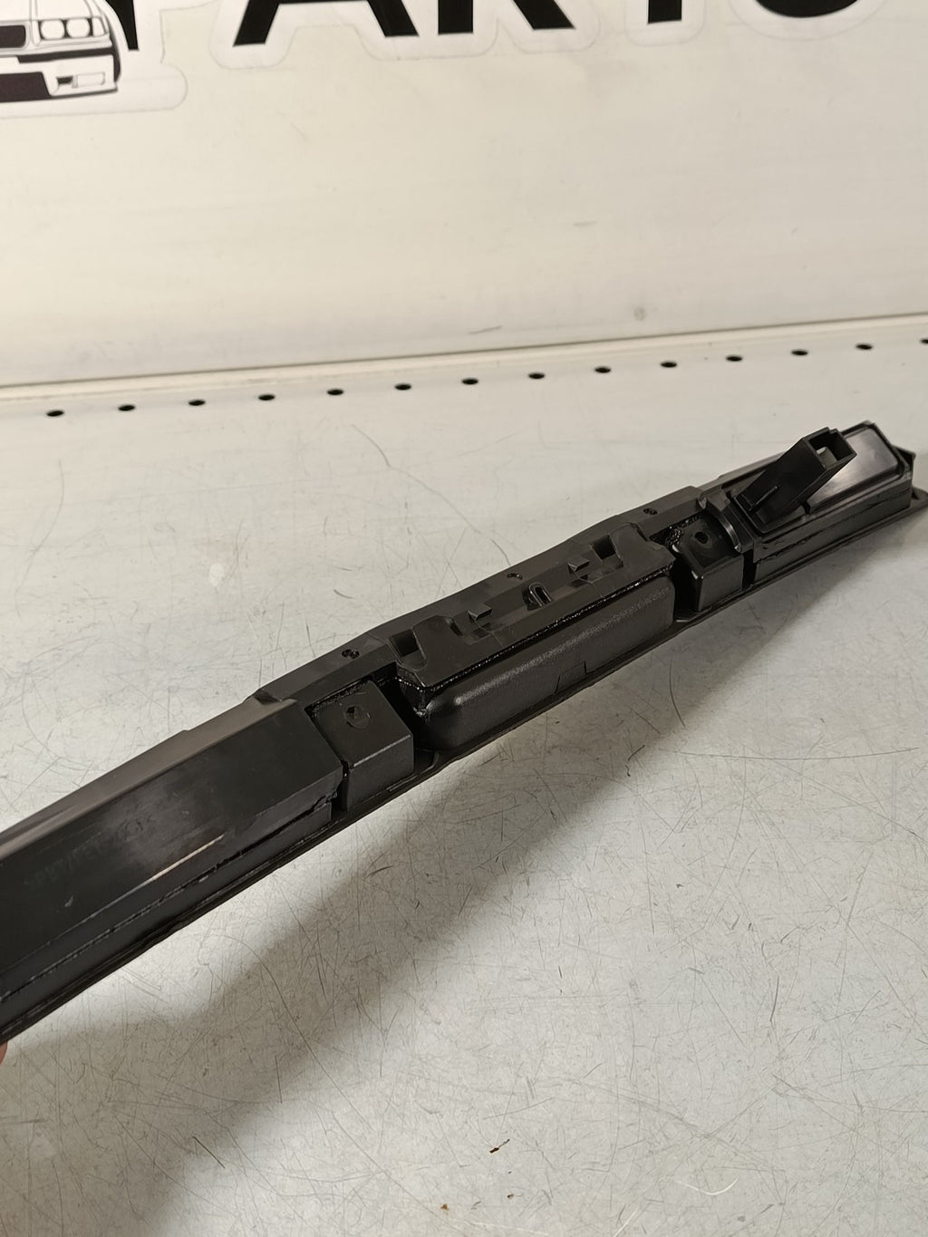 BMW e83 Trunk lid grip with key button 51133403611