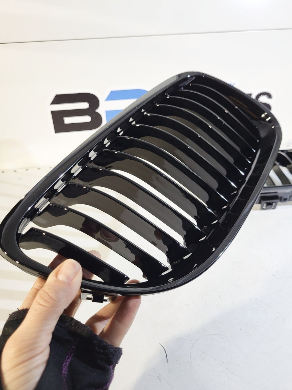 BMW E90LCI E91LCI Sedan Kidney set BLACK left, right 51137201969 51137201970