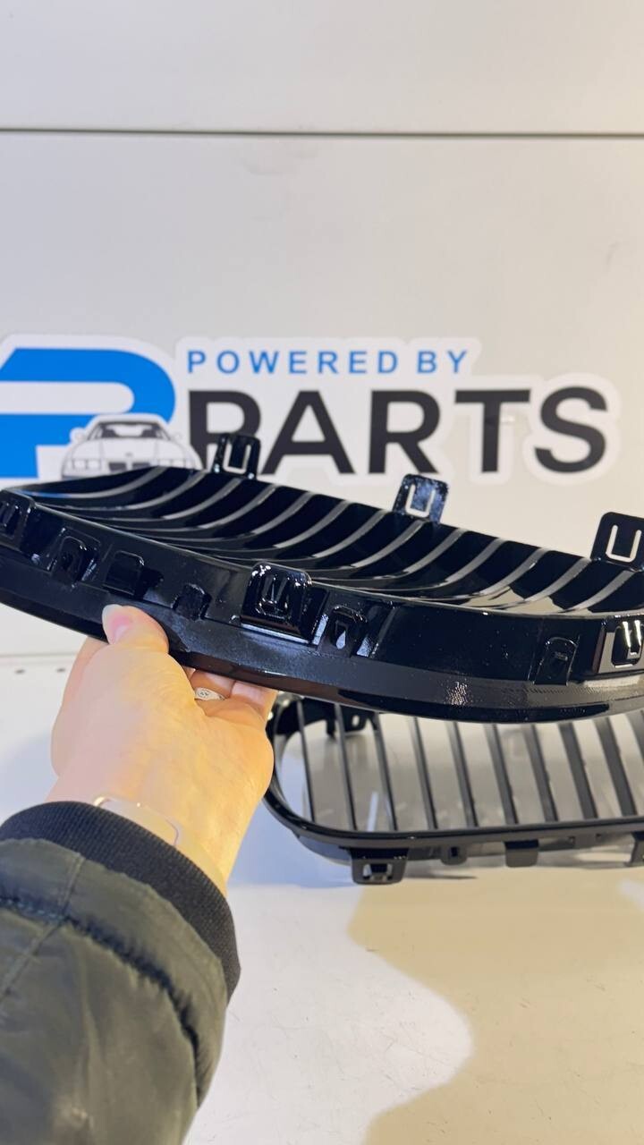 BMW E93 Kidney set Gloss BLACK left, right 51137157277 51137157278