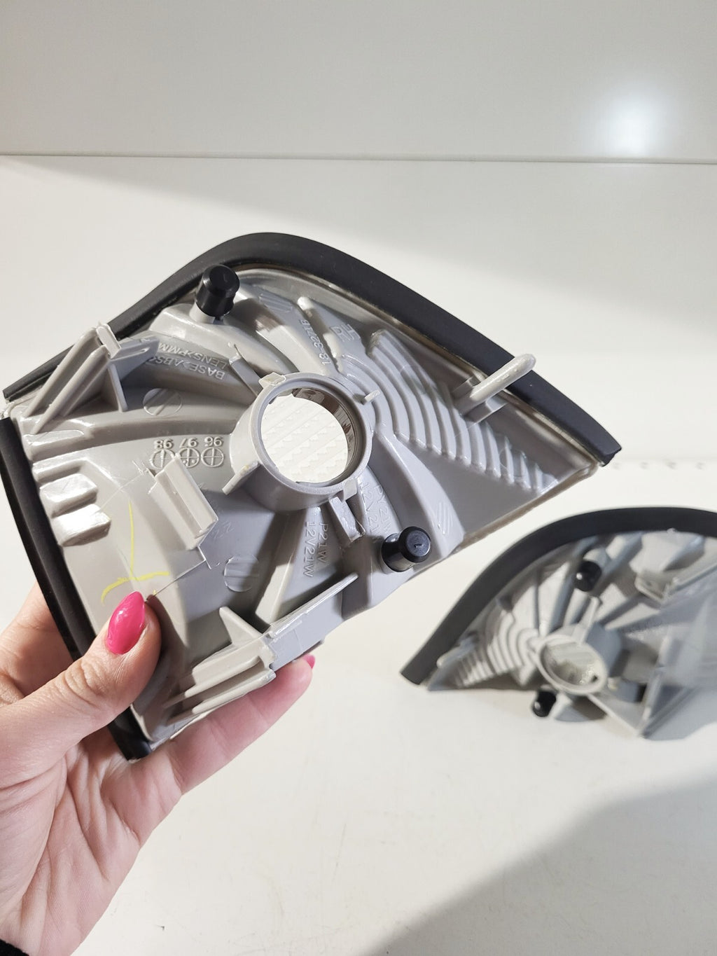 BMW E36 Front left/ right white turn indicator 82199403095 82199403096