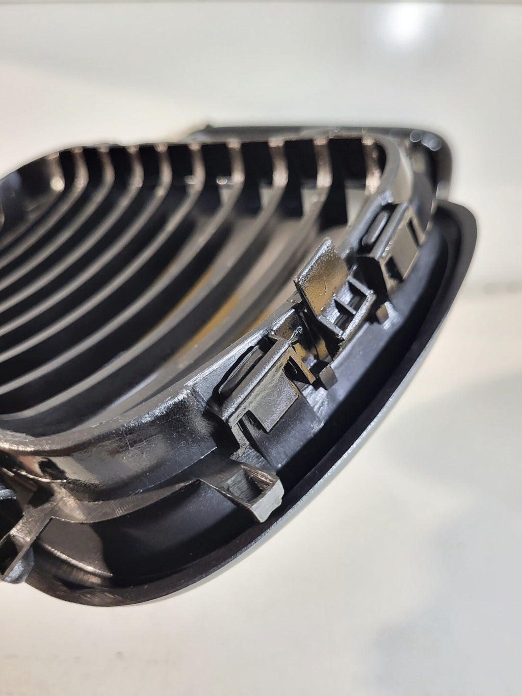 BMW E36 face-lift grille, gloss black right 51138195152 left 51138195151 not oem