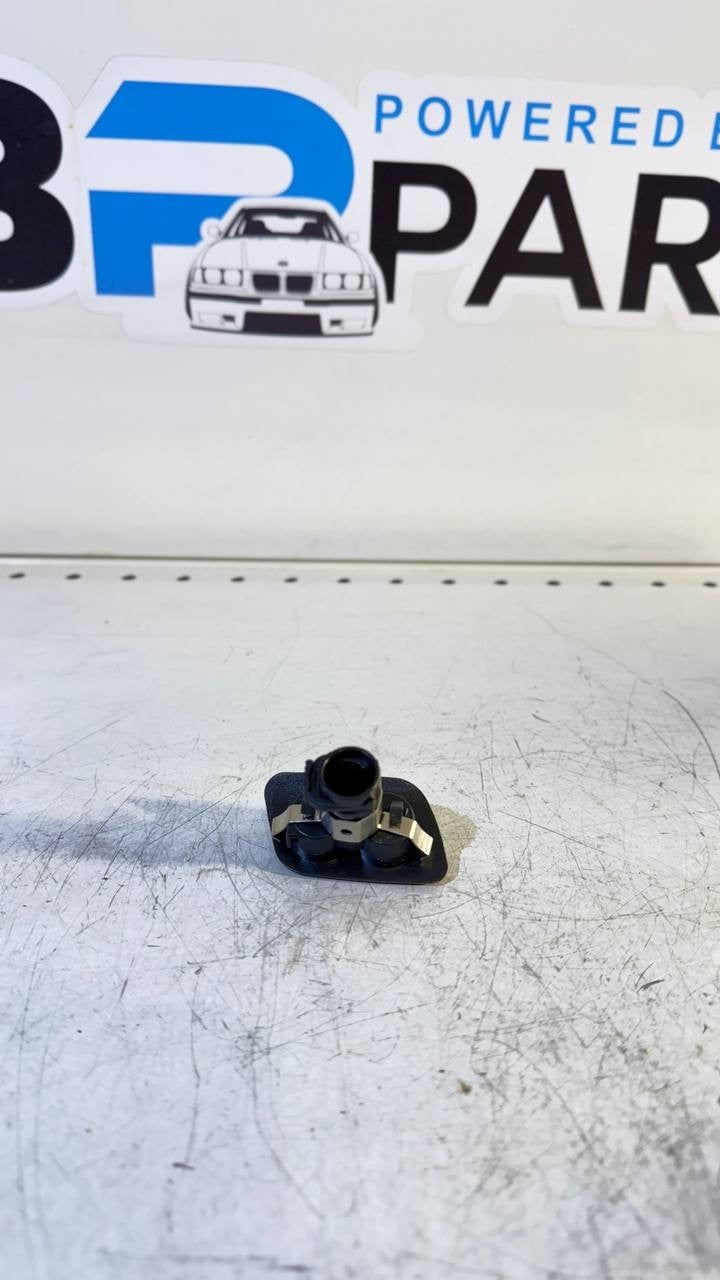 BMW E39 Spray Nozzle Left 61678360661 PBMWG024L