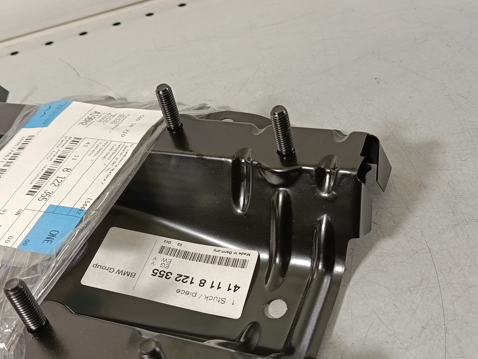 BMW e36 coupe sedan Bracket exhaust, rear 41118122355