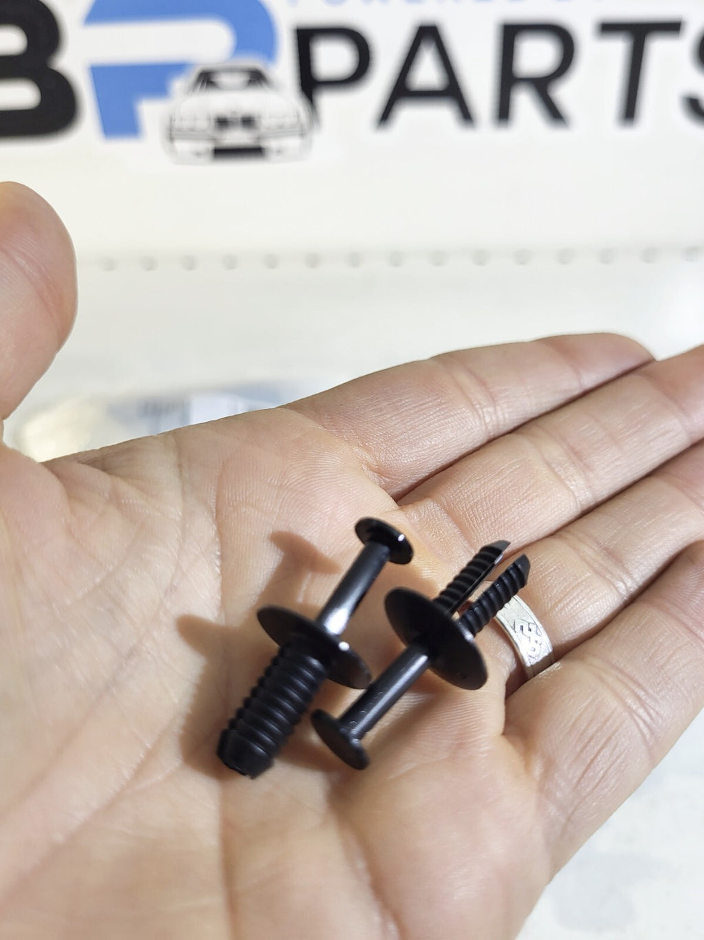 BMW Expanding rivet D = 6MM (not OEM )1psc 51111908077 V20-0731