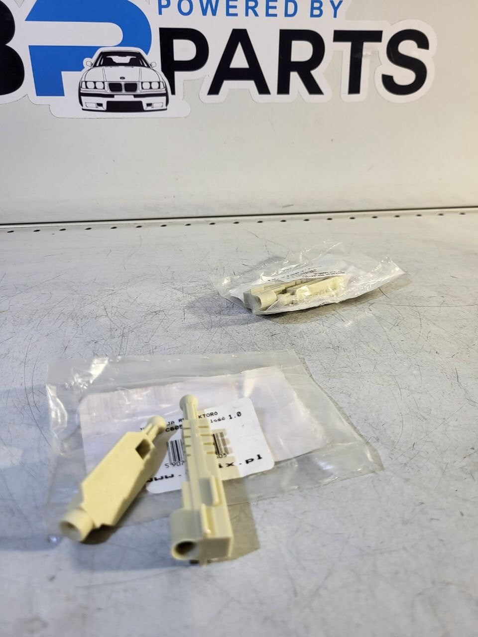 BMW E39 Pre-Facelift Headlight Adjusting element ROMIX 63120027924