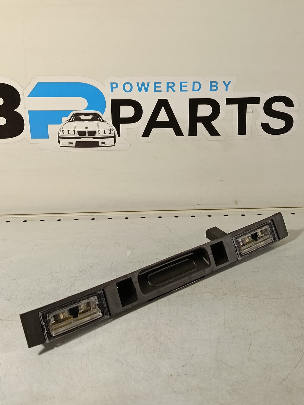 BMW e83 Trunk lid grip with key button 51133403611