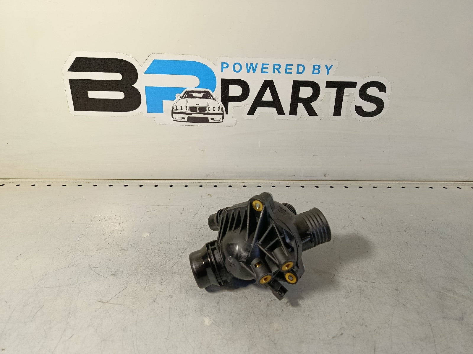 BMW e92 325i N52 Thermostat 11537549476 MAHLE TM 14 97