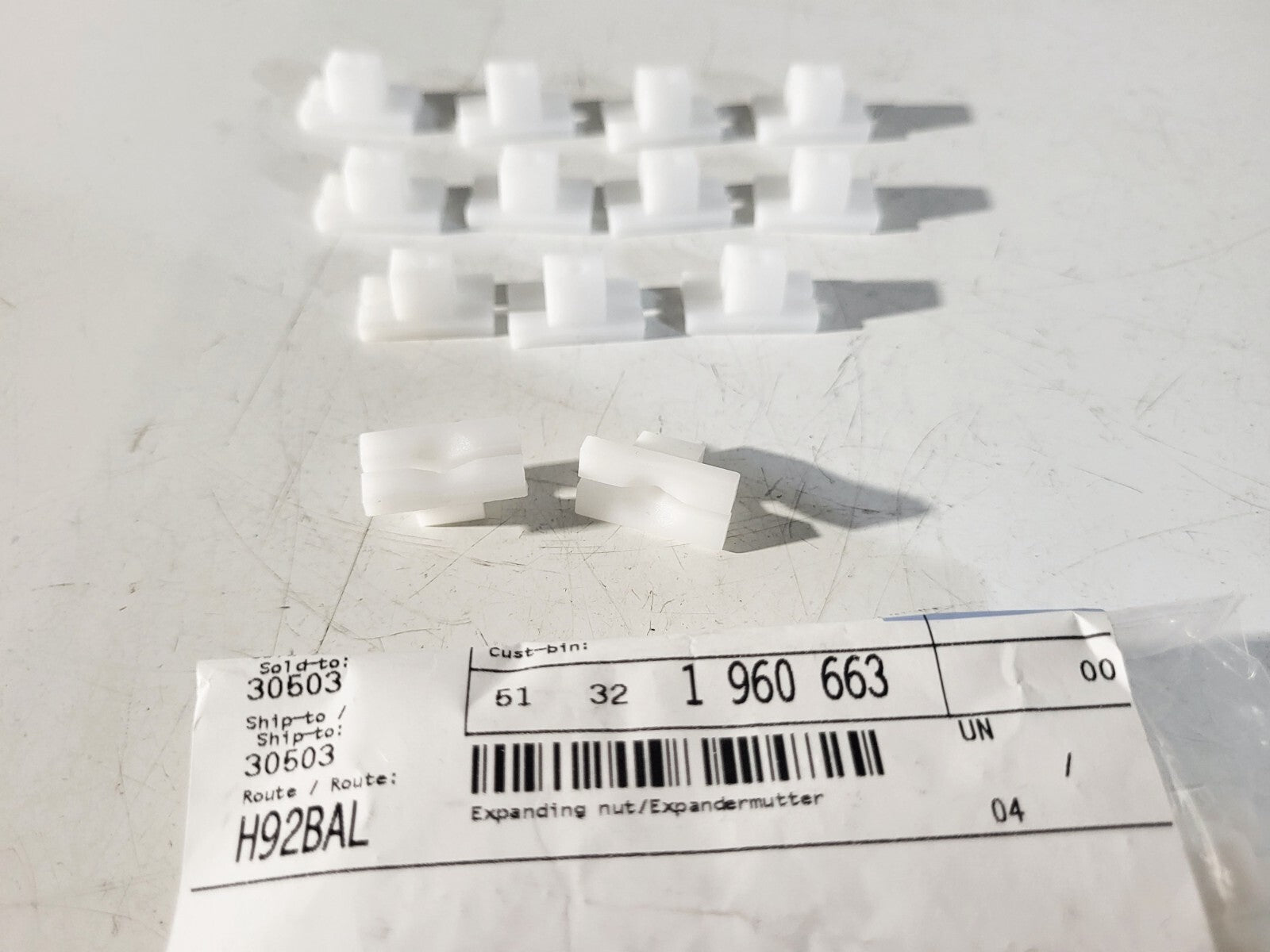 BMW E81 E87 E30 E36 E46 E90 E39 Expanding nut 1 psc 51321960663